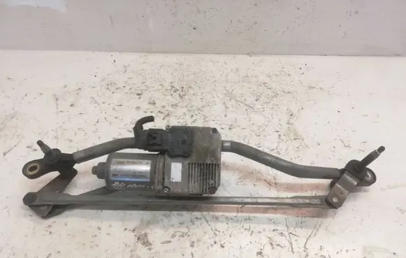 Front wiper linkage and motor