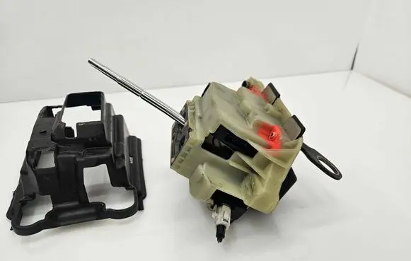Mercedes-Benz C W203 Gear shifter/selector A2032672524