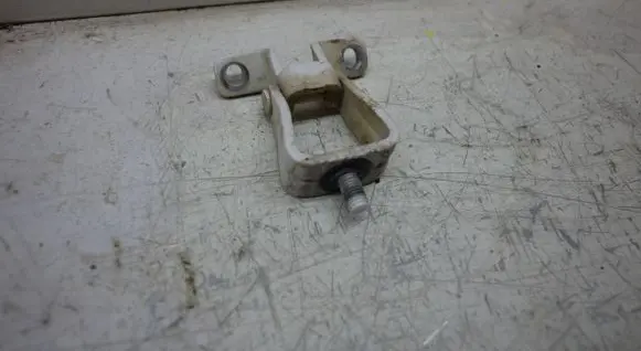 Tailgate/trunk/boot hinge
