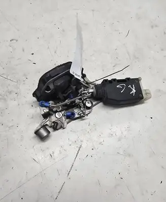 Opel Omega B2 Rear door lock 90493703