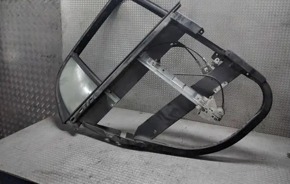 Rear door manual window regulator