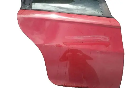 Alfa Romeo 147 Rear door raudonos