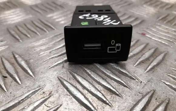 Mercedes-Benz E W213 USB socket connector A2138203200