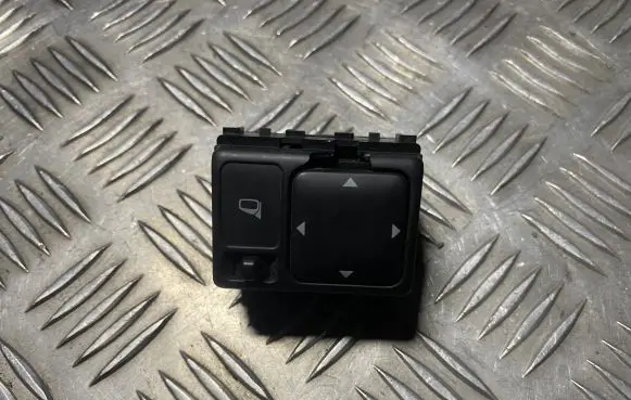 Nissan X-Trail T30 Wing mirror switch 040123
