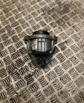 Engine mount bracket