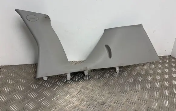 (D)pillar trim (top)