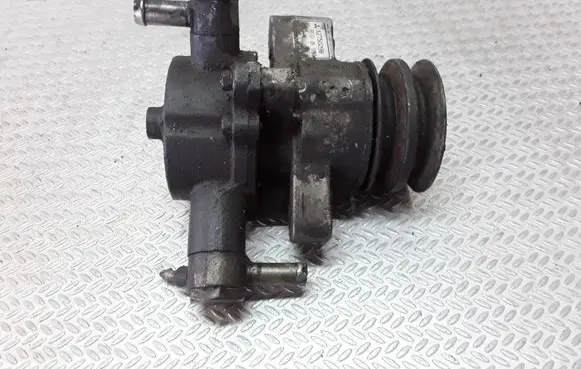 Mazda 626 Vacuum pump X2T50299