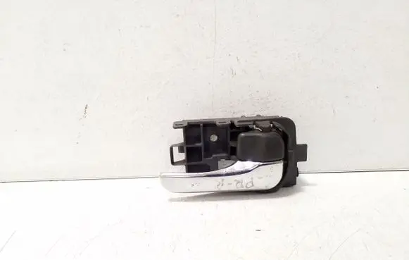 Nissan X-Trail T30 Front door interior handle