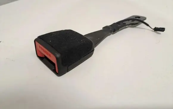 BMW X6 G06 Front seatbelt buckle 7435665