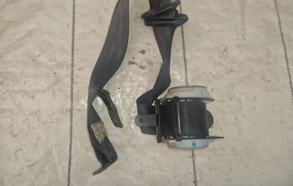 Mitsubishi Pajero Front seatbelt N1527