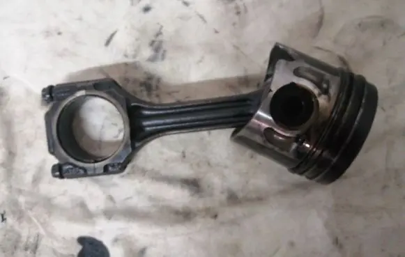 Volkswagen Golf IV Piston with connecting rod 028H