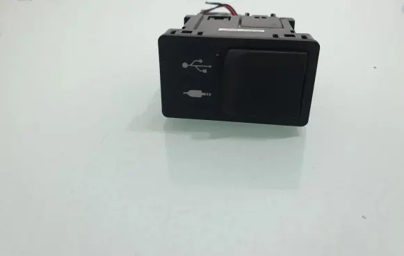 Lexus GS 250 350 300H 450H USB socket connector 8619030030