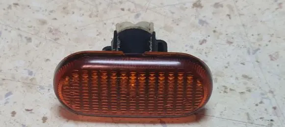 Renault Scenic I Front fender indicator light 7700822136
