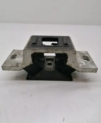 Renault Master III Gearbox mount 8200676657