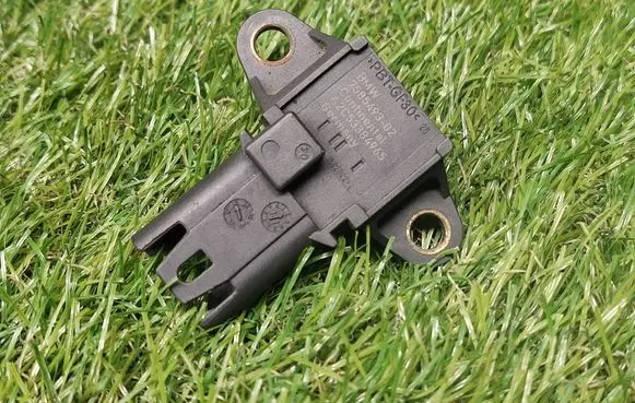 BMW 5 F10 F11 Air pressure sensor 7585493 758549302 A2C53384965