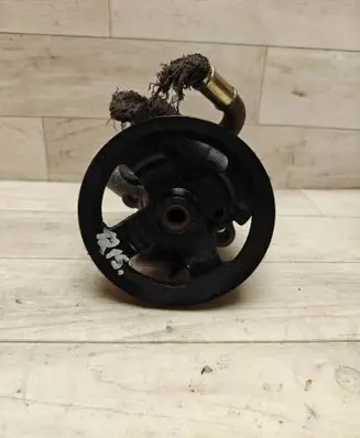 Toyota Corolla Verso E121 Power steering pump 