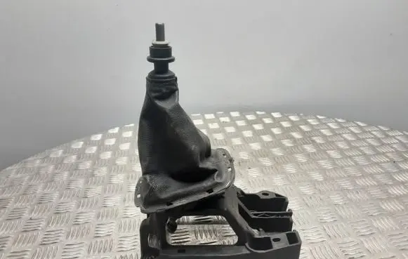 Toyota Avensis T250 Gear shifter/selector 335300510