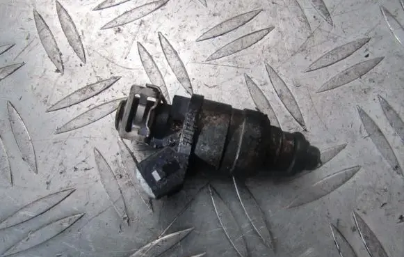Audi A6 S6 C5 4B Fuel injector 078133551