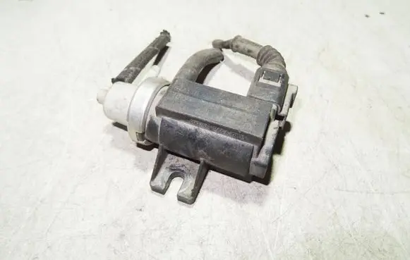 Audi A4 S4 B6 8E 8H Turbo solenoid valve 1J0906627B