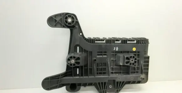 Volkswagen PASSAT B6 Battery tray 1K0915333