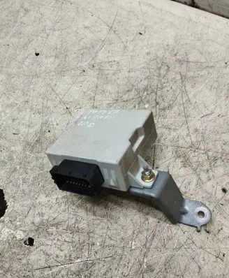 Toyota Avensis T250 Window wiper relay 150696