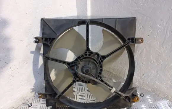 Honda CR-V Radiator cooling fan shroud 8201300
