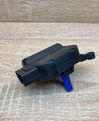 Audi A4 S4 B6 8E 8H Air flap motor/actuator 8E1820511D 0132801305