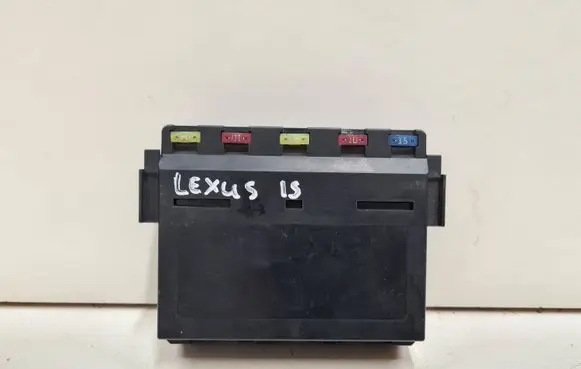 Lexus IS 220D-250-350 Fuse module 8921153020