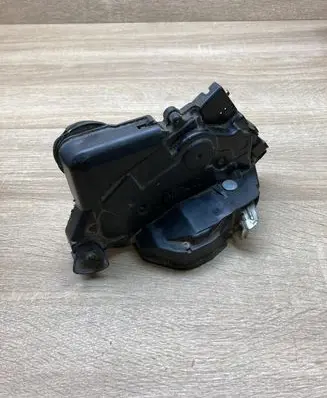 Toyota Avensis T250 Front door lock MD4DOORLOCK