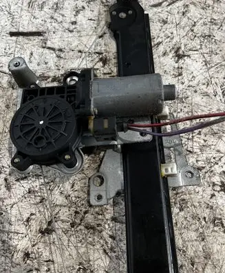 Volvo XC70 Rear door window regulator motor