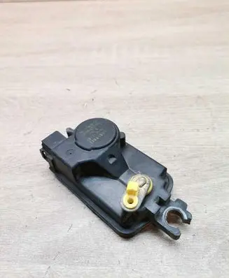 Mitsubishi Eclipse Central locking motor MB517611