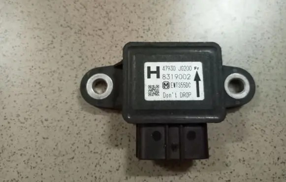 Nissan X-Trail T30 ESP acceleration yaw rate sensor 47930JG200