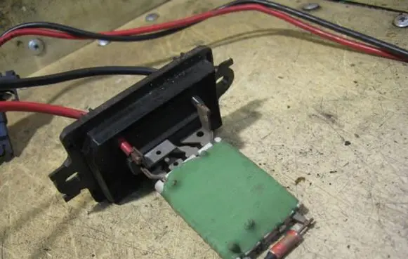 Renault Megane II Heater blower motor/fan resistor VALEO