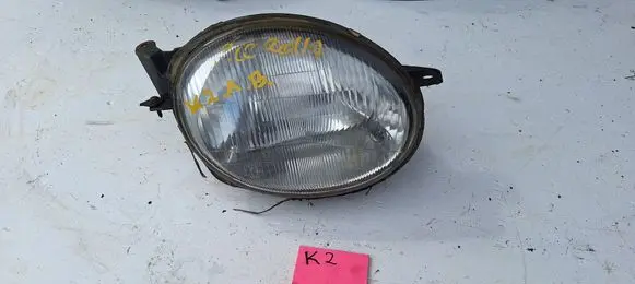 Toyota Corolla Verso E110 Headlight/headlamp 