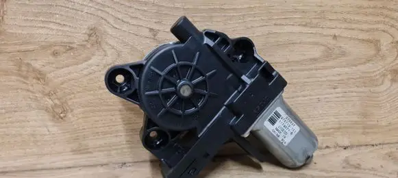 Volvo V70 Front door window regulator motor 970713101