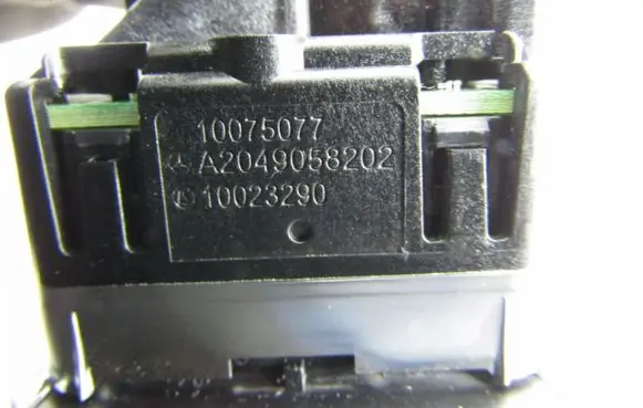 Mercedes-Benz C W204 Electric window control switch A2049058202