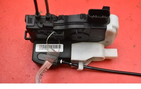 Hyundai ix35 Rear door lock 814102Y010