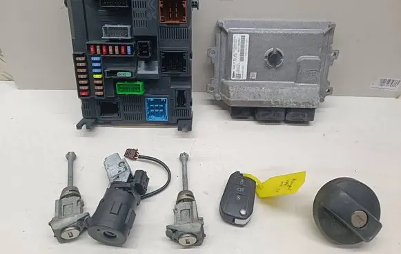 Peugeot 208 I Engine ECU kit and lock set 9811545080 143392161