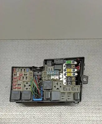 Ford Focus Fuse module 8688039 P4K6670 GE104