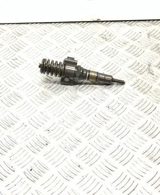 Volkswagen Golf V Fuel injector 03G130073G