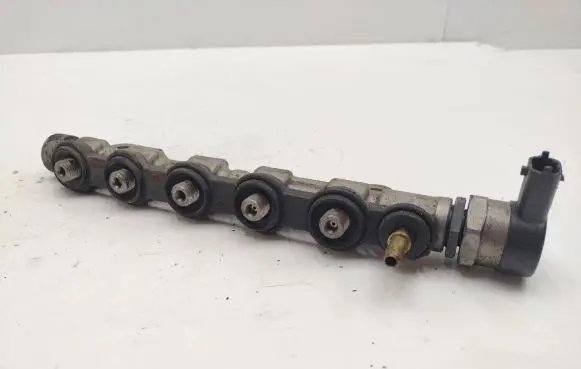 Toyota Avensis T250 Fuel main line pipe 8200942721 H8200610223 0445214173
