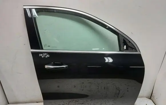 Mercedes-Benz EQA Front door 