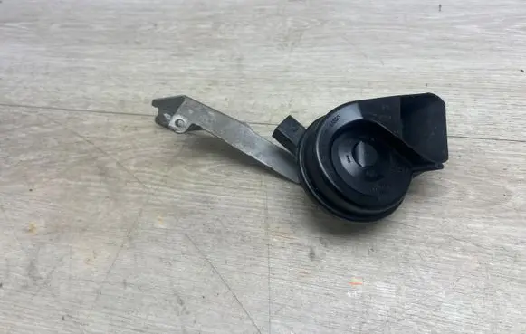 Volkswagen Touareg II Horn signal 7P6951221A 7P6951206G