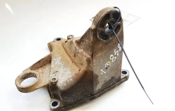 Volkswagen PASSAT B5 Engine mounting bracket 8D0399114S