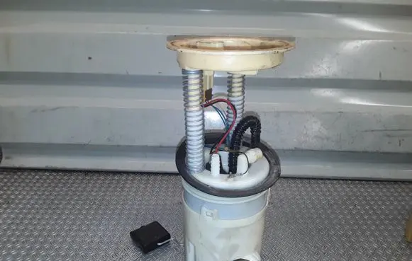 Mercedes-Benz B W245 In-tank fuel pump A1694700494