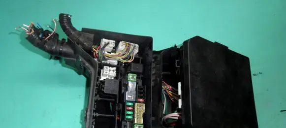 Nissan Qashqai+2 Fuse box set 24383JD00A