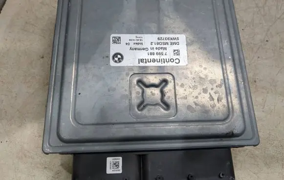 BMW 3 E90 E91 Engine control unit/module 7599881 DMEMSD812 5WK93729
