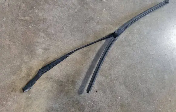 Volkswagen Touareg II Windshield/front glass wiper blade 7P0955409B 3392125793 127905