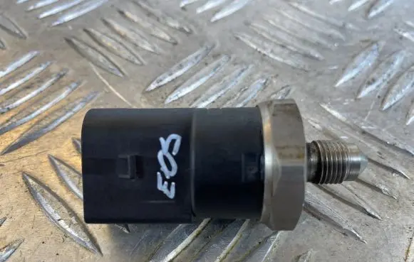 Volkswagen Eos Fuel pressure sensor 06D906051A