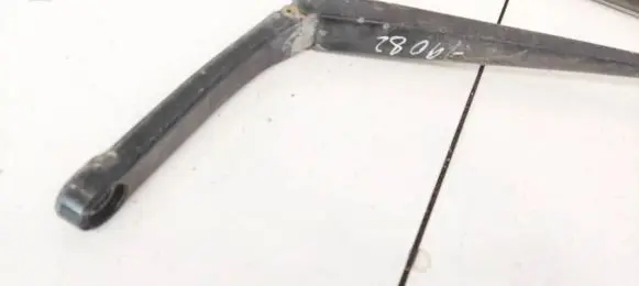 Volkswagen Golf V Front wiper blade arm 1Q1955409